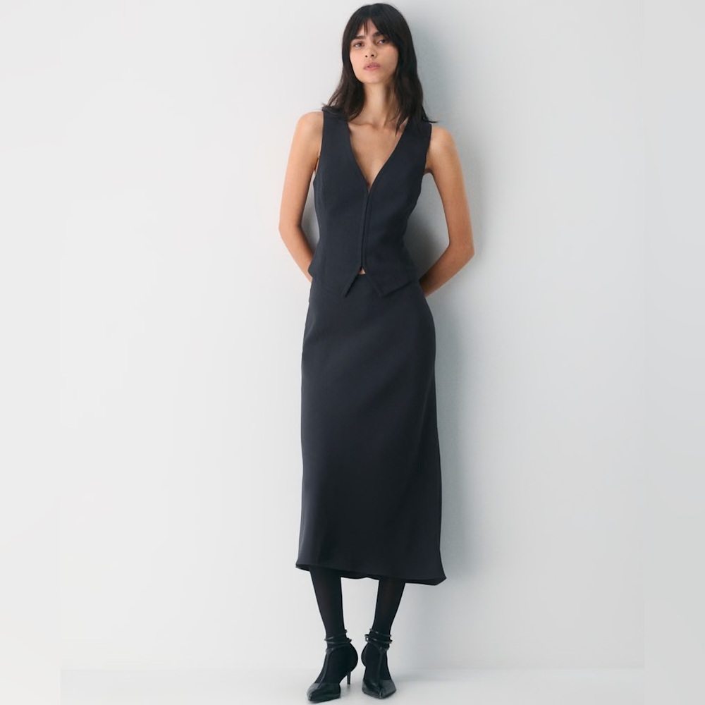 Aritzia Black Midi Skirt